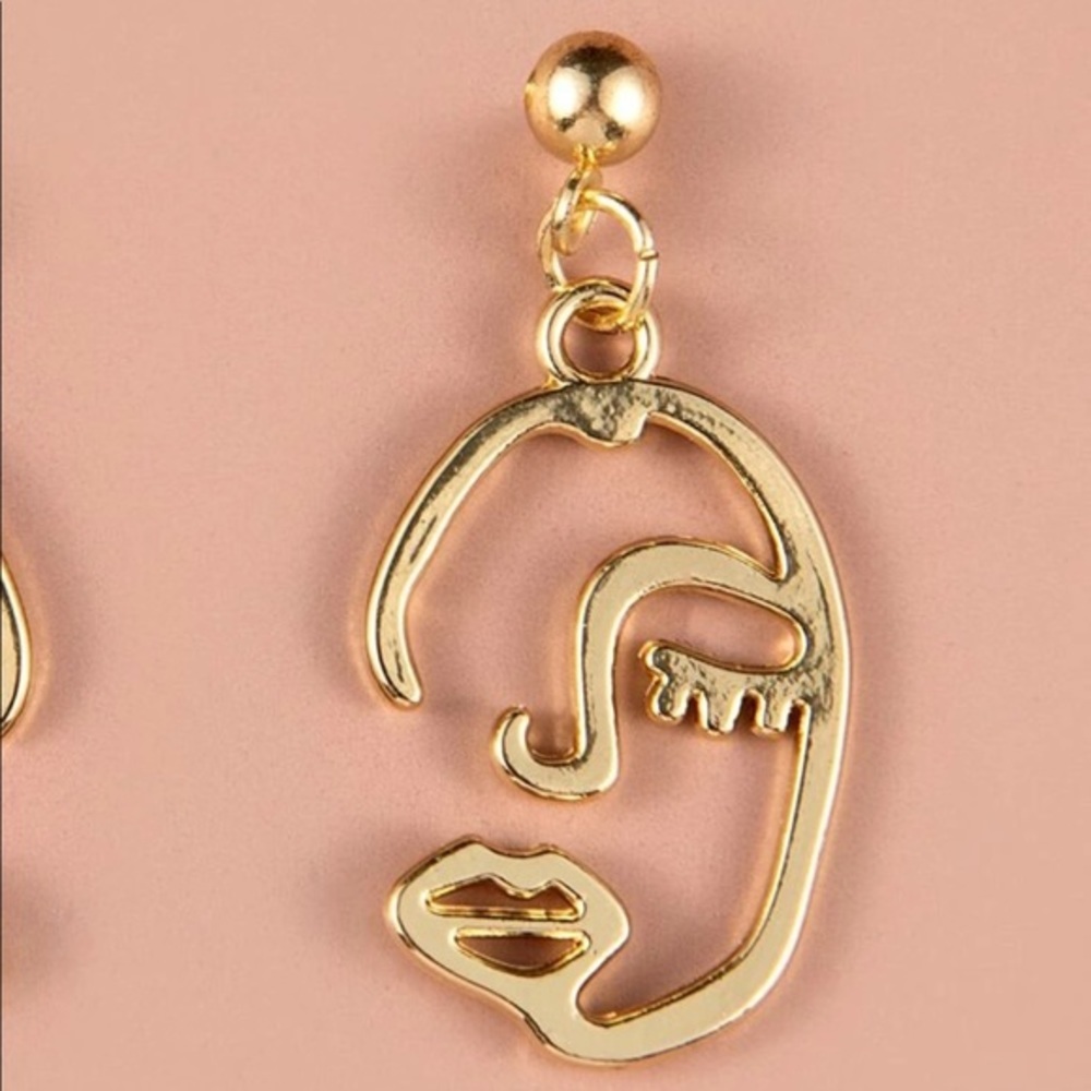 3/$30 💛 Tiny Abstract Face Earrings - Picture 3 of 3